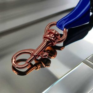 5 Cách Xử Lý Móc Càng Cua Bị Gỉ Tại Nhà